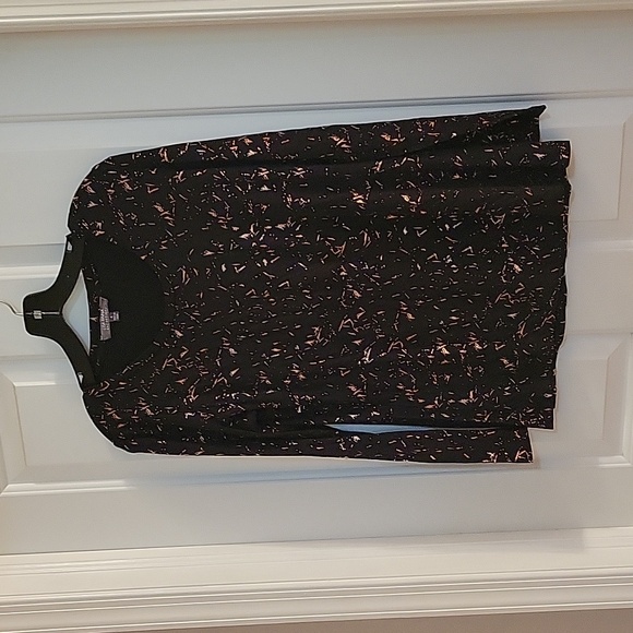 Lisa Rinna Collection Tops - Lisa Rinna black with Cooper lines small